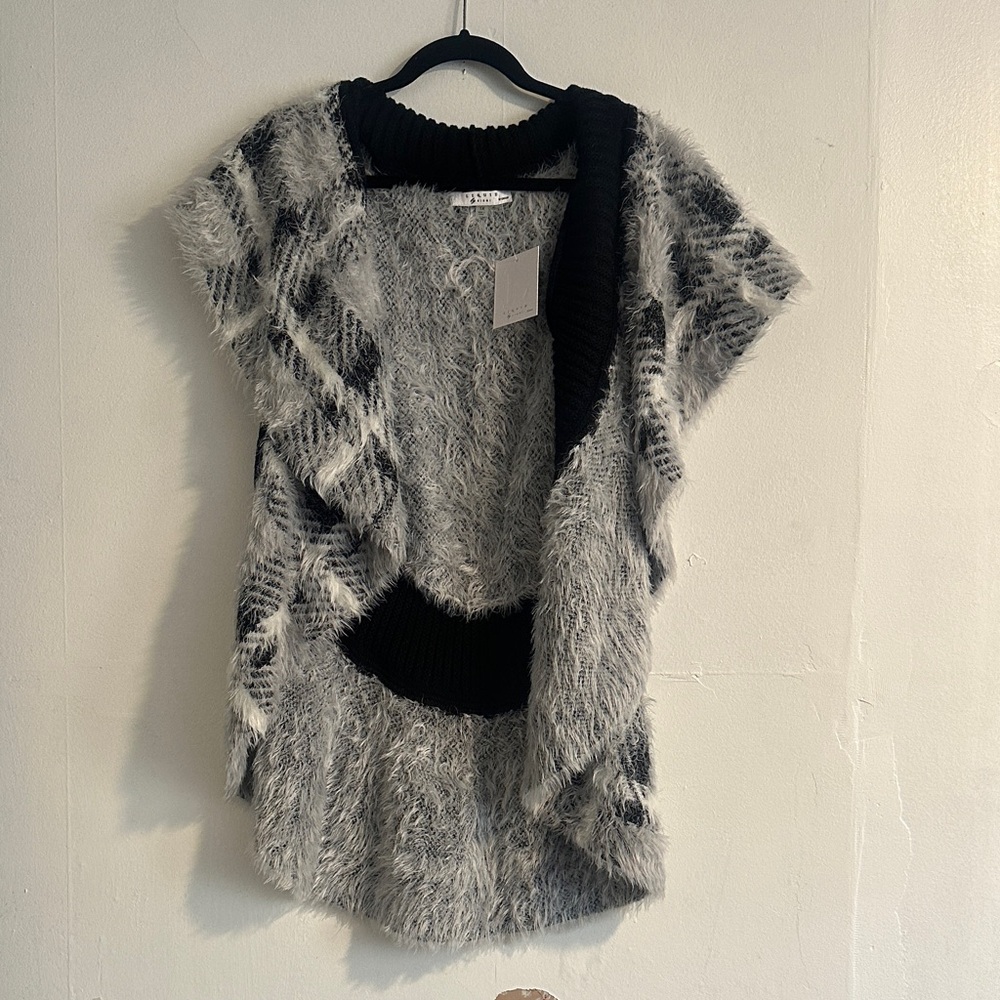 Fuzzy Open-Front Short Sleeve Cardigan - Black & Gray